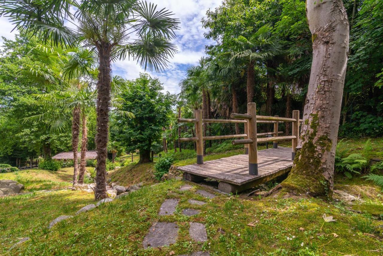 Villa Isabella: Lakefront Room with Park View Balcony Stresa Exterior photo