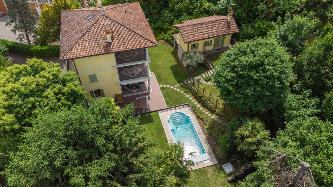 Villa Isabella: Lakefront Room with Park View Balcony Stresa Exterior photo