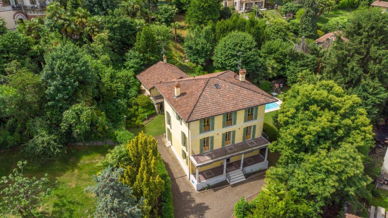 Villa Isabella: Lakefront Room with Park View Balcony Stresa Exterior photo