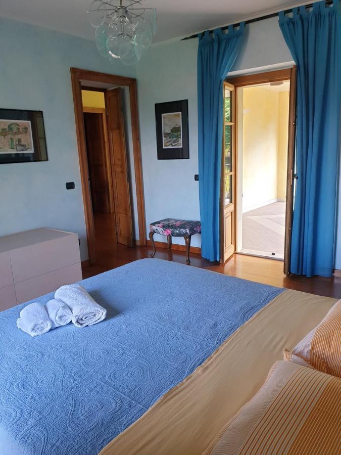 Villa Isabella: Lakefront Room with Park View Balcony Stresa Exterior photo