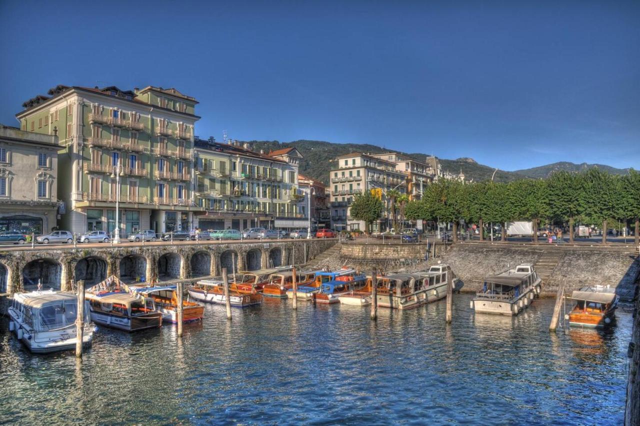 Villa Isabella: Lakefront Room with Park View Balcony Stresa Exterior photo