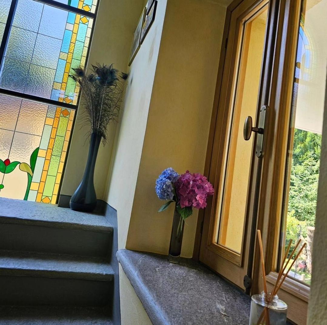 Villa Isabella: Lakefront Room with Park View Balcony Stresa Exterior photo